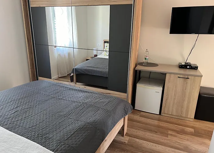 Πανσιόν Torci 18