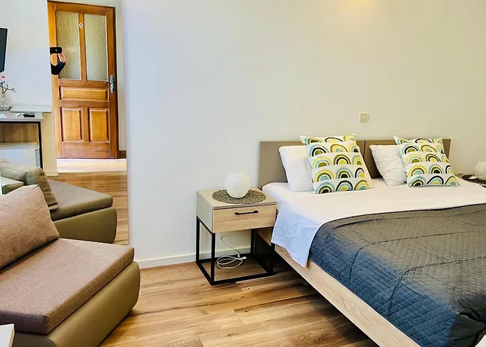 Πανσιόν Torci 18